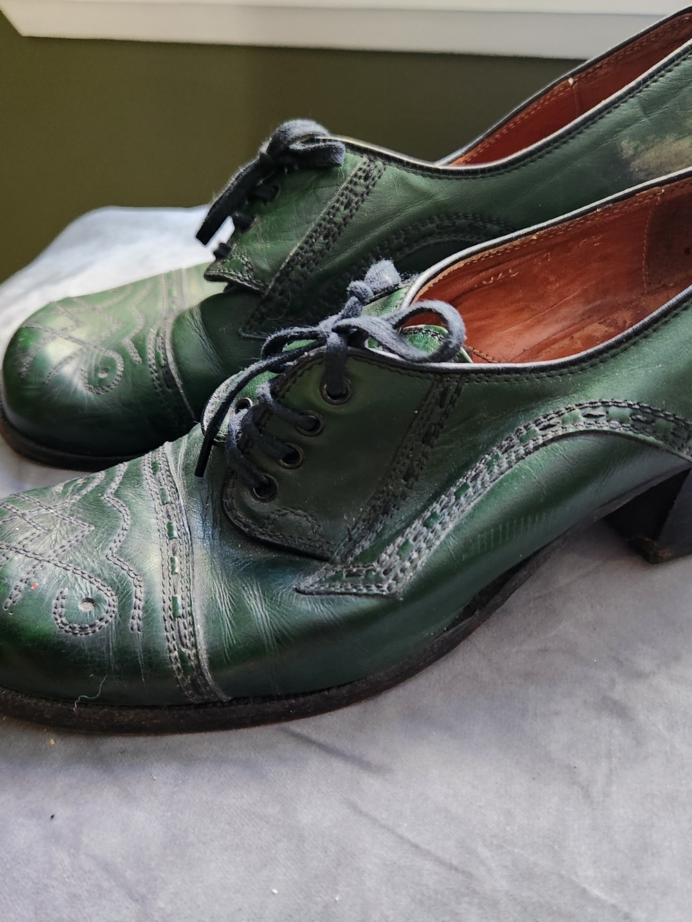Vintage Green Leather Shoes Size 41 (size 10.5) 1970s Made in Yugoslavia